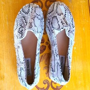 STEVE MADDEN... Snake skin looking WEDGES